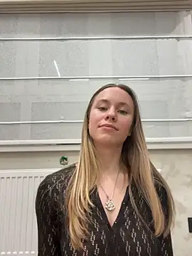 Vikkie seXyGiiiirl XoXo online show from 15, 3, 2026