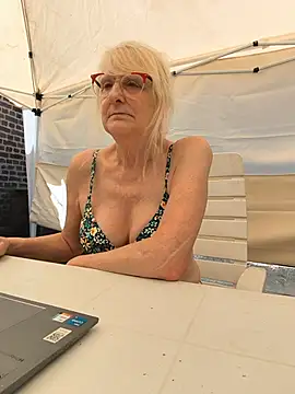 Snapshot of Heidiblueeyes chatting on 23, 6, 2026 Heidiblueeyes online show from 23, 6, 2026