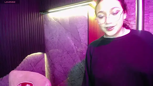 Aura cute  online show from 9, 4, 2026