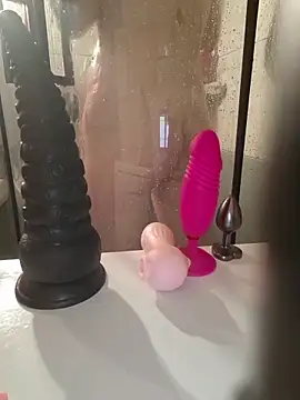 milffa online show from 13, 4, 2026