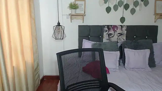 Emma hassani online show from 11, 4, 2026