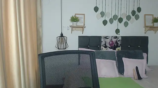 Emma hassani online show from 15, 4, 2026