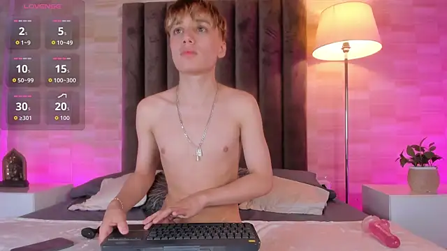 Isaac Grey online show from 10, 4, 2026