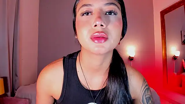 Snapshot of KimTaylorW chatting on 4, 7, 2026 KimTaylorW online show from 4, 7, 2026