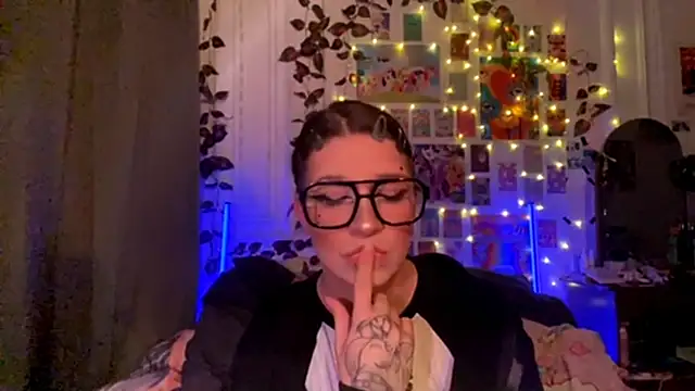 Snapshot of moonvampiq chatting on 26, 2, 2026 moonvampiq online show from 26, 2, 2026