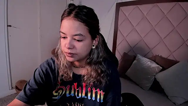dulce lyraa1 online show from 13, 7, 2026