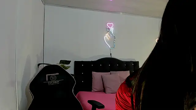 LINDSAY TAY online show from 12, 4, 2026