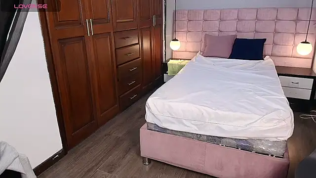 ShayMilleer online show from 6, 4, 2026