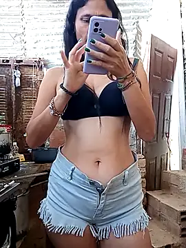 Snapshot of yuliitza4 chatting on 24, 4, 2026 yuliitza4 online show from 24, 4, 2026