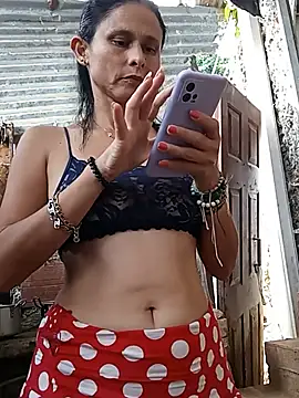 Snapshot of yuliitza4 chatting on 1, 6, 2026 yuliitza4 online show from 1, 6, 2026