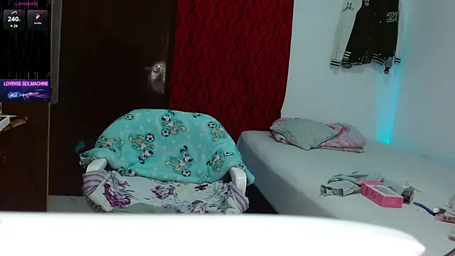 scarlet johannson19 online show from 5, 4, 2026