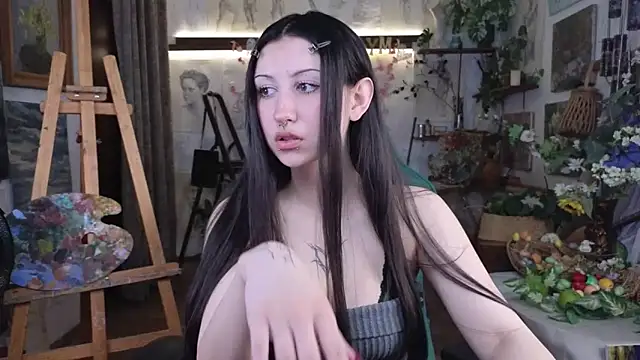 Snapshot of EffieMeowley chatting on 11, 4, 2026 EffieMeowley online show from 11, 4, 2026