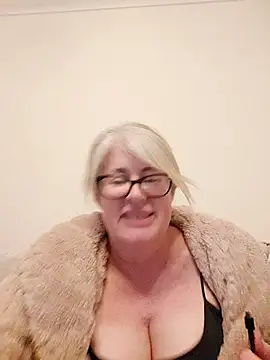 Snapshot of FlirtyFleur-x chatting on 29, 3, 2026 FlirtyFleur-x online show from 29, 3, 2026