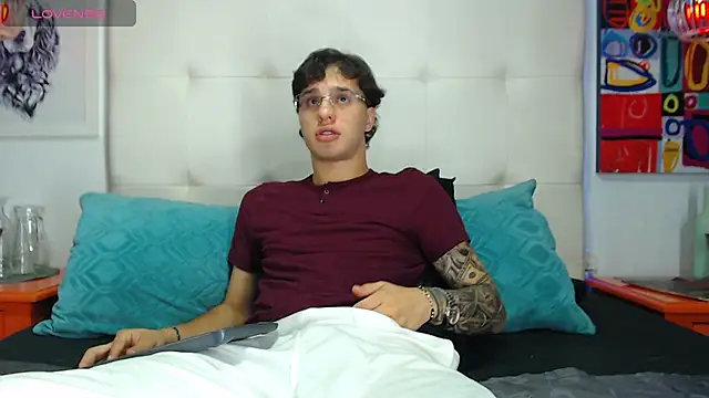 EXCLUSIVE8 online show from 25, 3, 2026