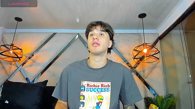 EXCLUSIVE8 online show from 16, 4, 2026