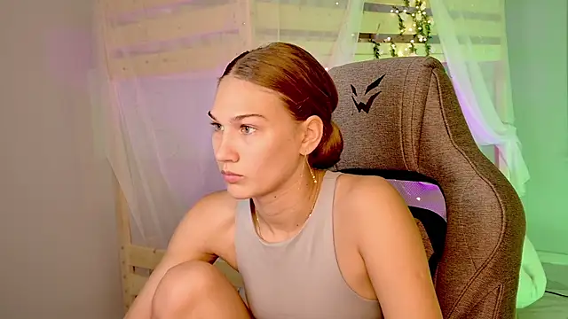 Snapshot of Sweet_Emilya chatting on 14, 7, 2026 Sweet Emilya online show from 14, 7, 2026