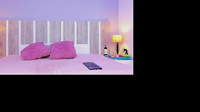 EmilySearss online show from 4, 4, 2026