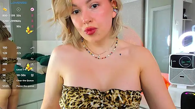 crowned goddess online show from 7, 3, 2026