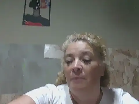 Snapshot of momismilf544 chatting on 30, 3, 2026 momismilf544 online show from 30, 3, 2026