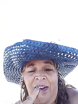 Snapshot of momismilf544 chatting on 2, 4, 2026 momismilf544 online show from 2, 4, 2026