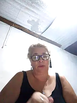 Snapshot of momismilf544 chatting on 11, 4, 2026 momismilf544 online show from 11, 4, 2026