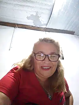 Snapshot of momismilf544 chatting on 15, 4, 2026 momismilf544 online show from 15, 4, 2026