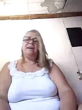Snapshot of momismilf544 chatting on 22, 4, 2026 momismilf544 online show from 22, 4, 2026