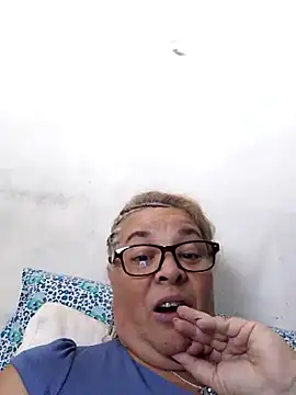 Snapshot of momismilf544 chatting on 23, 4, 2026 momismilf544 online show from 23, 4, 2026