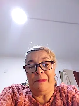 Snapshot of momismilf544 chatting on 30, 4, 2026 momismilf544 online show from 30, 4, 2026