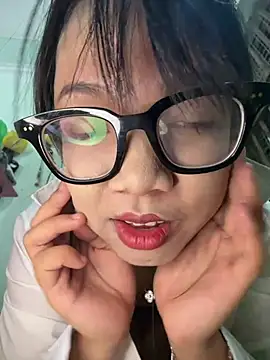 Snapshot of Leeeeiu chatting on 21, 7, 2026 Leeeeiu online show from 21, 7, 2026