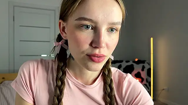 Lolatatee online show from 8, 3, 2026