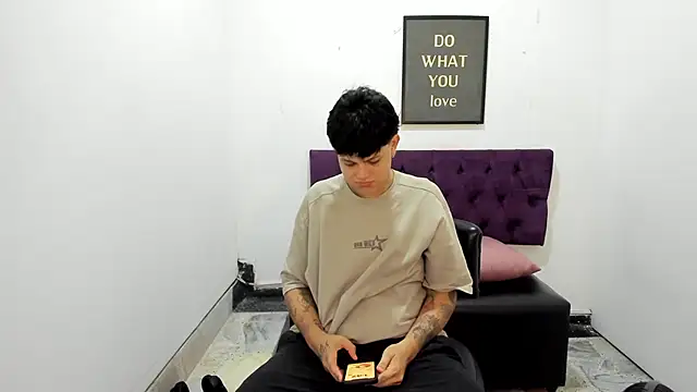 Snapshot of TomBoy_Natali chatting on 1, 4, 2026 TomBoy Natali online show from 1, 4, 2026