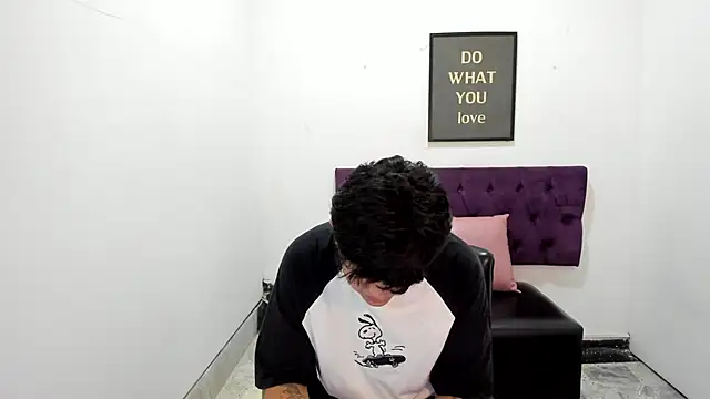 Snapshot of TomBoy_Natali chatting on 4, 4, 2026 TomBoy Natali online show from 4, 4, 2026