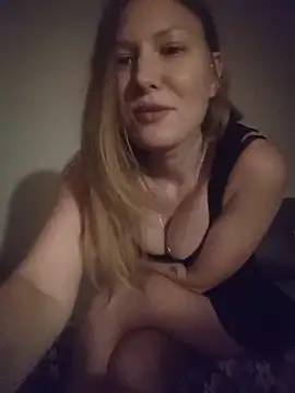 Snapshot of August_Shine chatting on 3, 6, 2026 August Shine online show from 3, 6, 2026