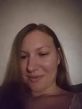 Snapshot of August_Shine chatting on 5, 6, 2026 August Shine online show from 5, 6, 2026