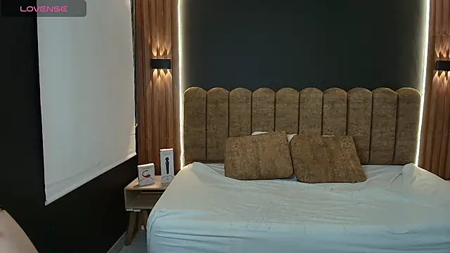 AmbarLee  online show from 11, 4, 2026