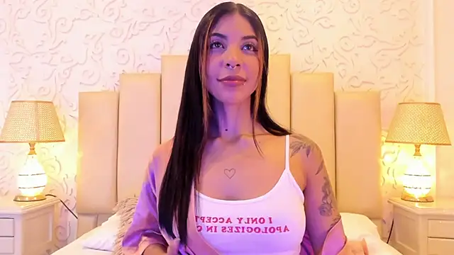 Snapshot of VioletaHills_ chatting on 24, 6, 2026 VioletaHills online show from 24, 6, 2026