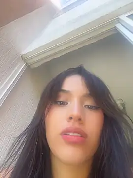 Mia-villalobos online show from 13, 5, 2026