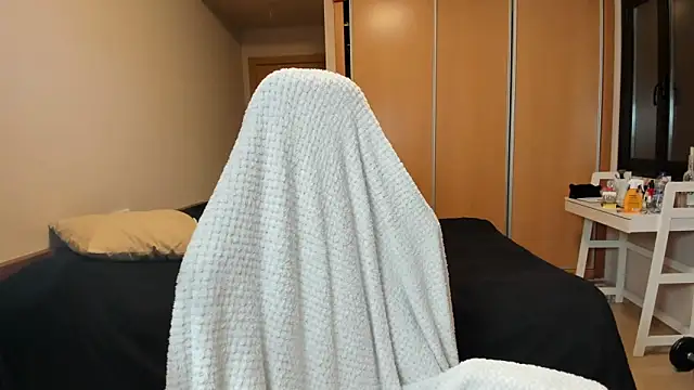 AlexaRayJoel online show from 10, 4, 2026