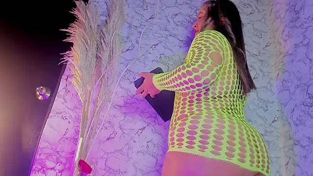 laurengarciaa online show from 3, 6, 2026