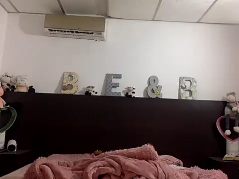 mommy-Milf online show from 8, 3, 2026