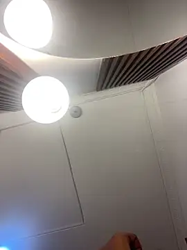 Emi rousse online show from 9, 4, 2026