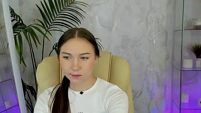 Snapshot of OliviaLang chatting on 4, 3, 2026 OliviaLang online show from 4, 3, 2026