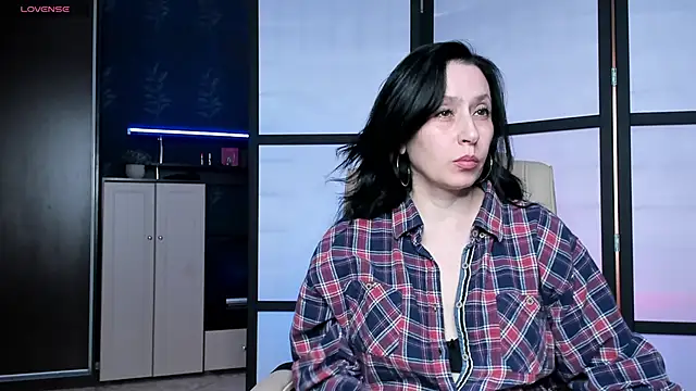 Lucky Milf online show from 2, 4, 2026