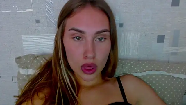 Snapshot of yourameliaa chatting on 4, 7, 2026 yourameliaa online show from 4, 7, 2026