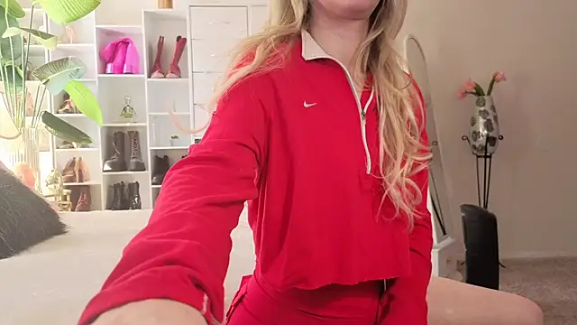Snapshot of polly_peach chatting on 4, 3, 2026 polly peach online show from 4, 3, 2026