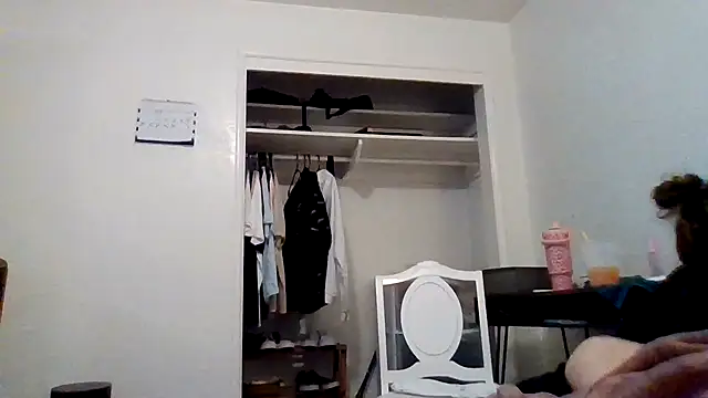 TallHungandCloudy69 online show from 17, 4, 2026