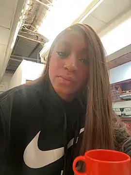 LiaTrainor online show from 16, 3, 2026