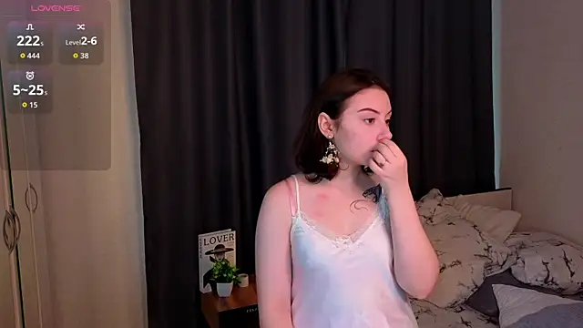 BreannaBuczak online show from 11, 4, 2026