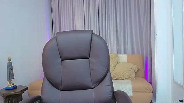 Thalia parkerr  online show from 18, 4, 2026